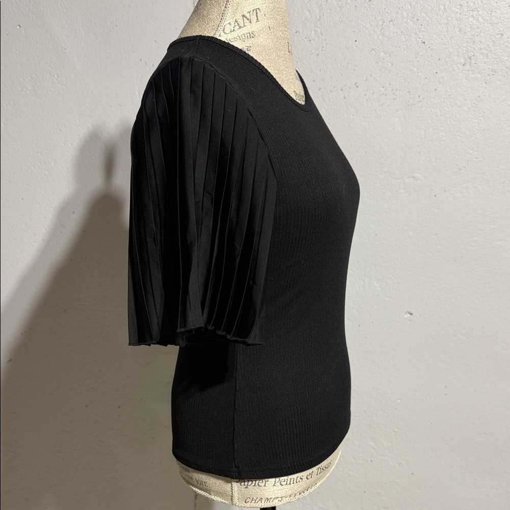 🛍️ BEBÉ Black Pleated Sleeve Blouse. - Picture 4 of 7
